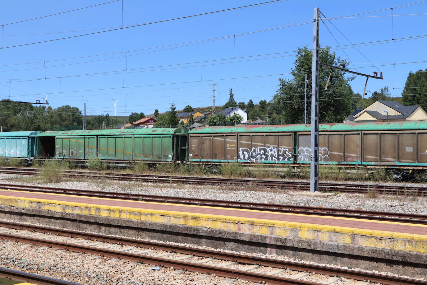 Villagatón convierte siete vagones de tren en alojamientos turísticos