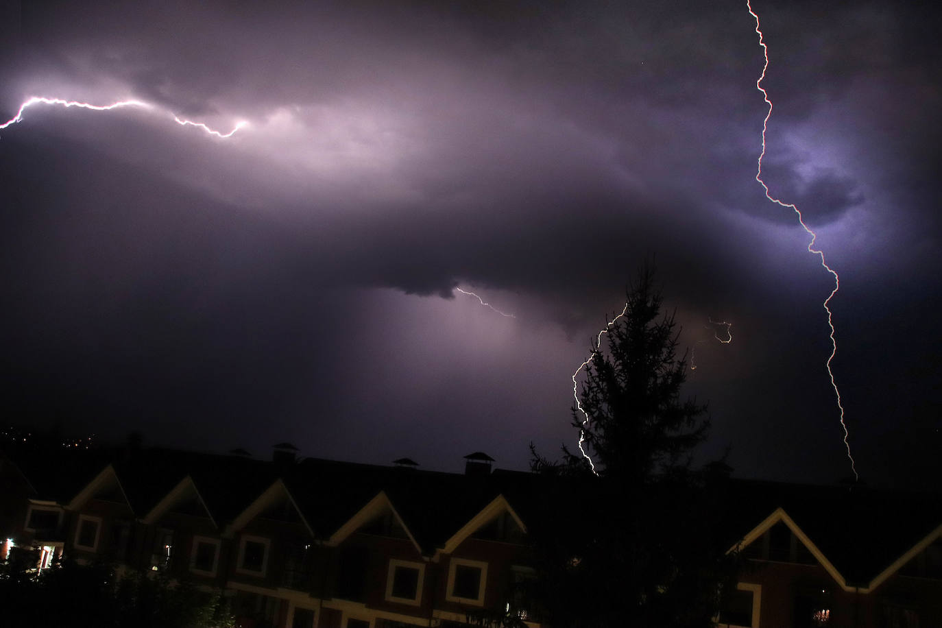 Una tormenta eléctrica se cierne sobre León