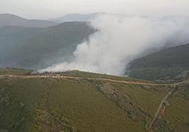 Imagen del incendio en los montes de Busmayor.