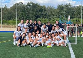 Las jugadoras del Real Madrid posan tras conquistar el título.