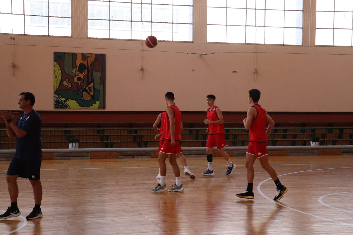 Jugadores de la Cultural en el primer entrenamiento con balón.