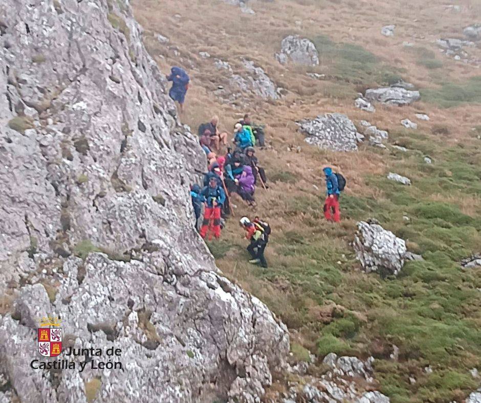 Rescatan a un varón herido en el Pico Las Tres Marías en Casares De Arbás