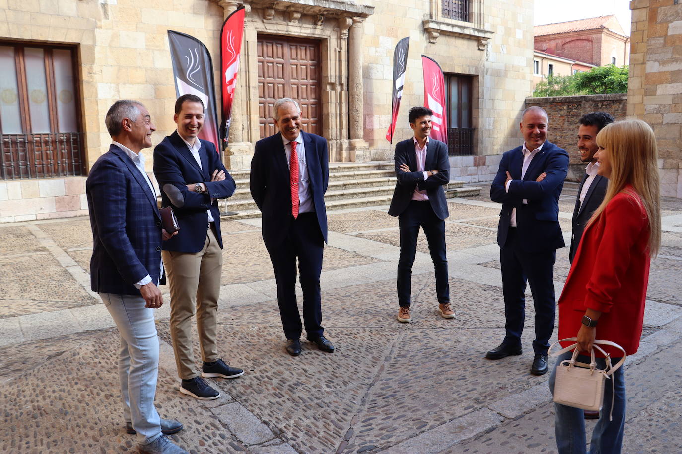 Un momento previo a la presentación del FID