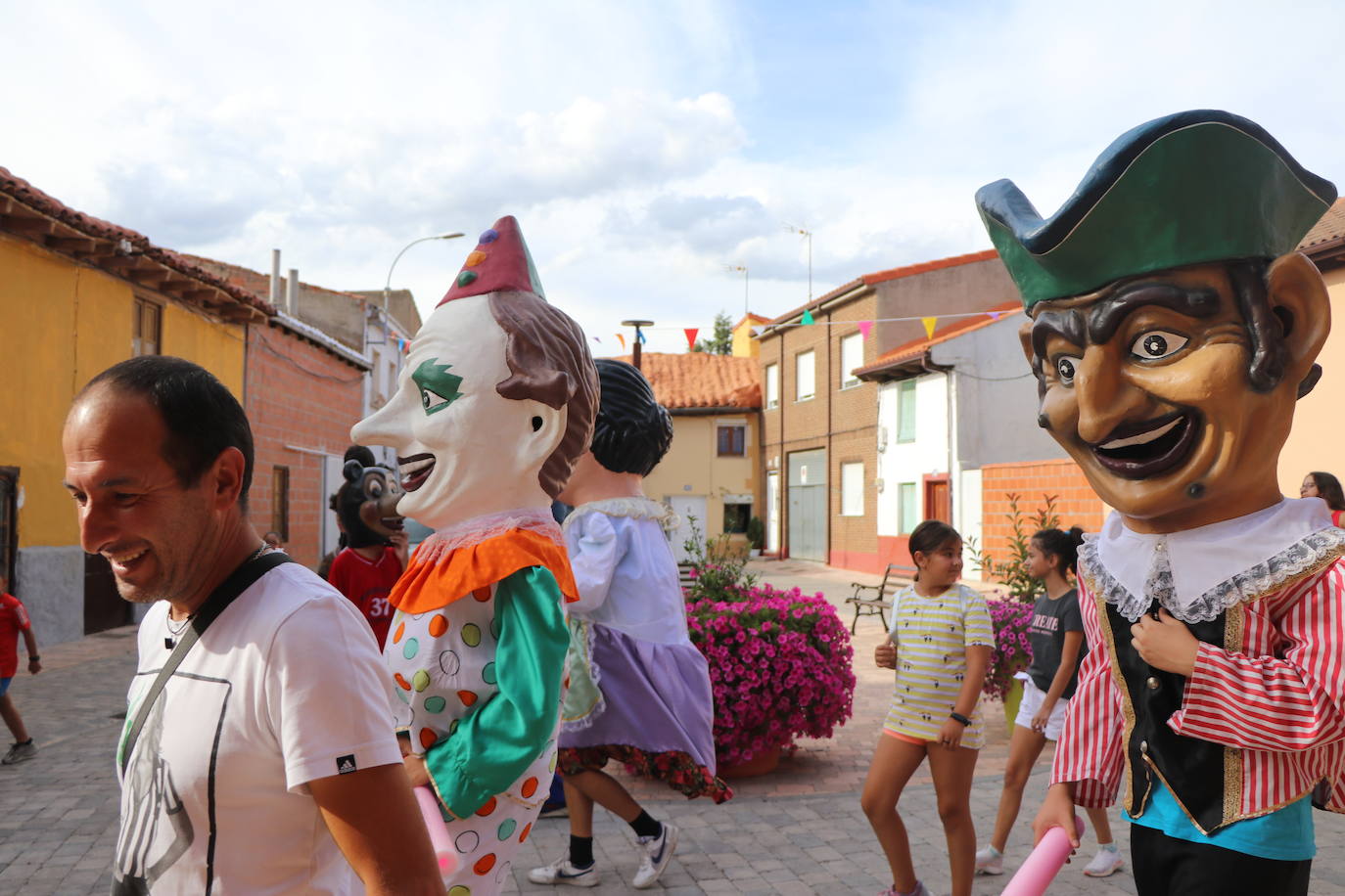 Gigantes y Cabezudos en Santa María del Páramo