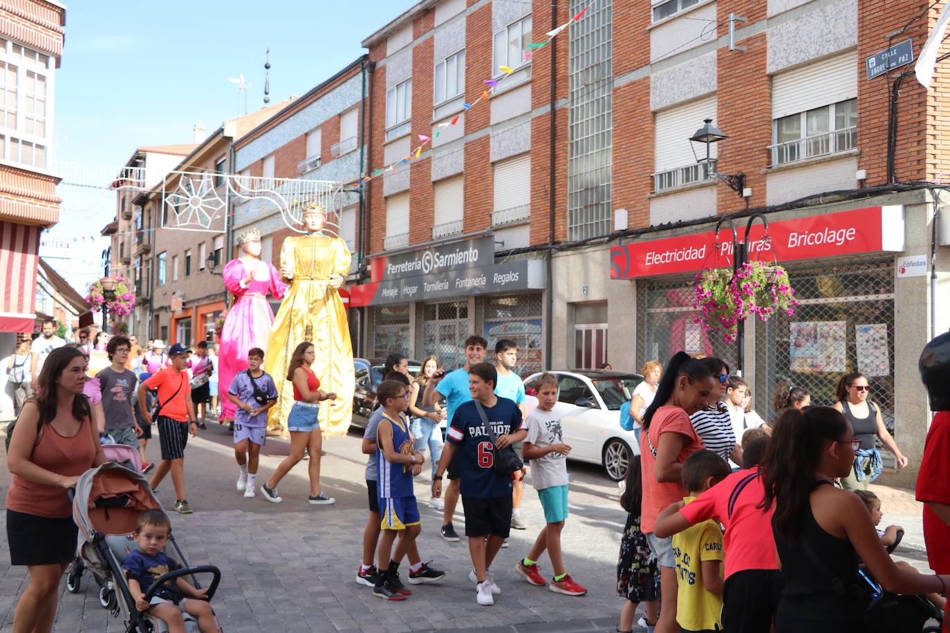 Gigantes y Cabezudos en Santa María del Páramo