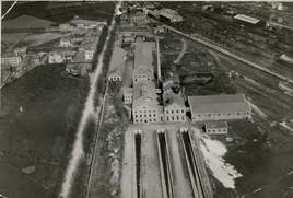Panorámica de 1943 de la Azucarera Santa Elvira. Libro León, recuerdos y añoranzas.