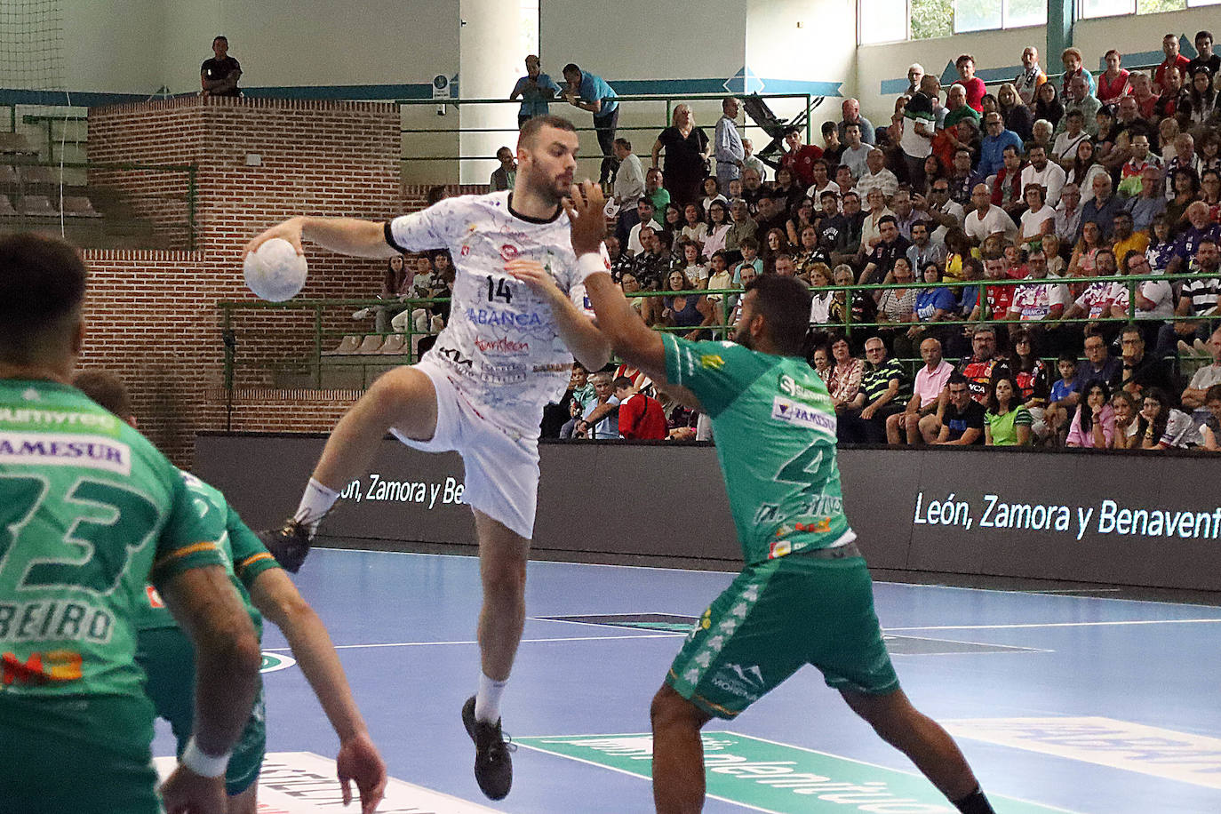 El Abanca Ademar empieza empatando en Astorga