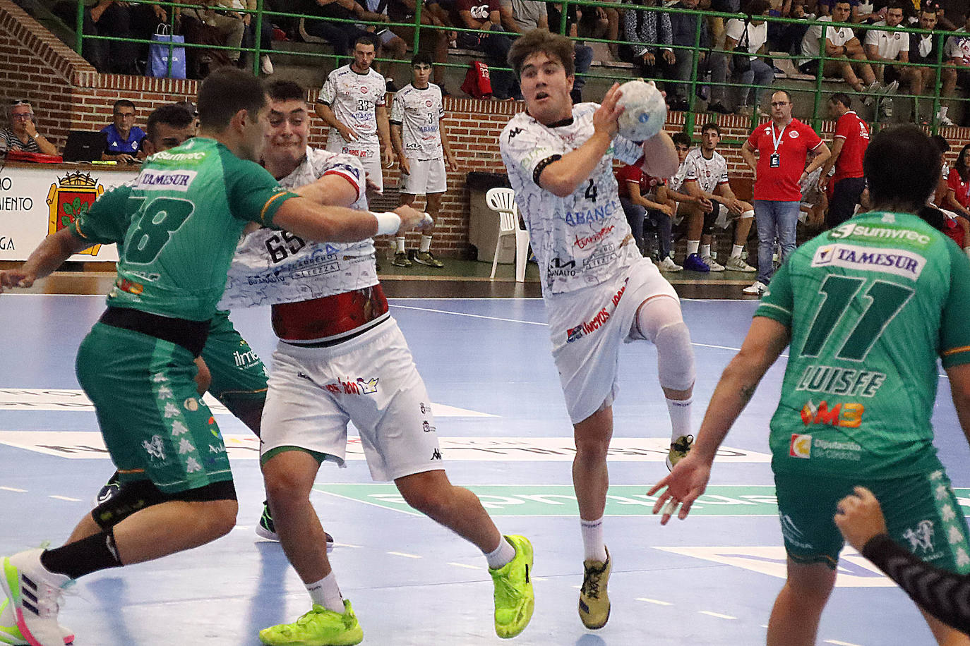 El Abanca Ademar empieza empatando en Astorga