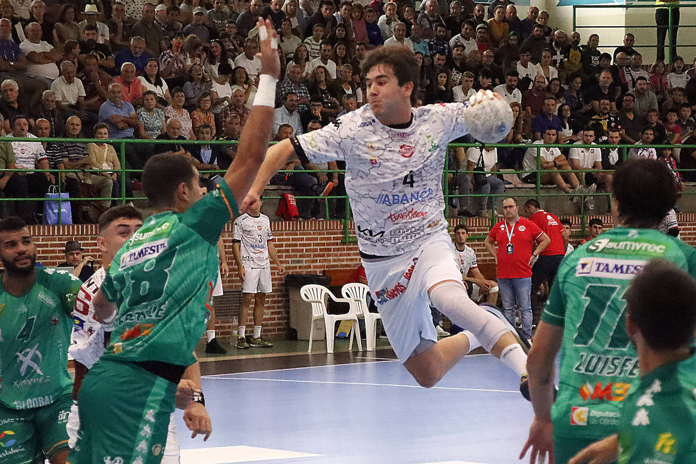 El Abanca Ademar empieza empatando en Astorga