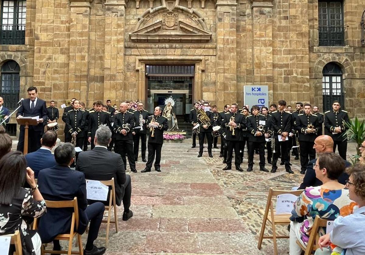 La capilla de HM Regla ya acoge a la antigua imagen de Nuestra Señora de Consolación de María