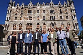 Mañueco apuesta por la atención directa y presencial en las delegaciones territoriales