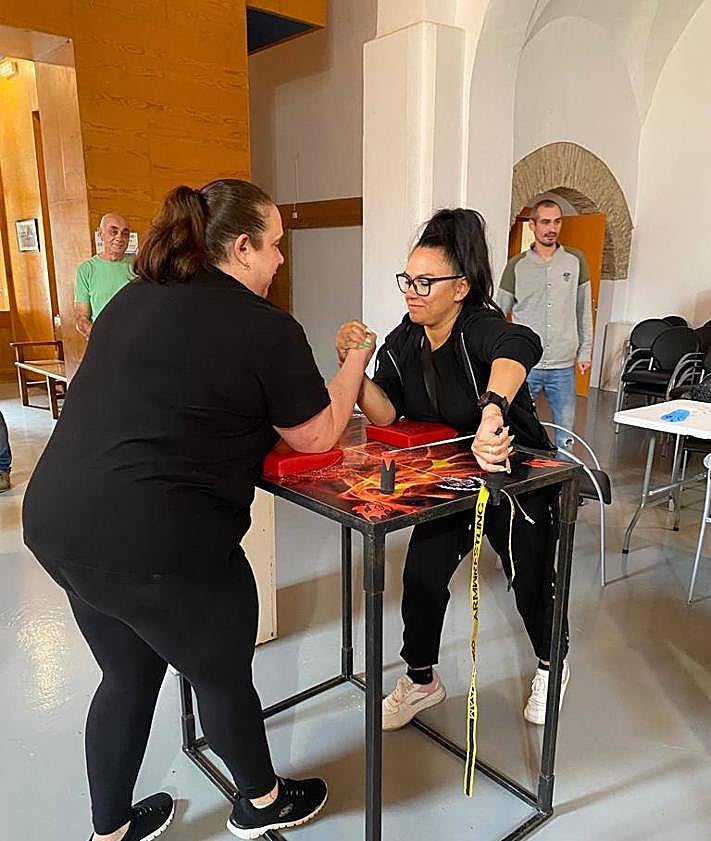 Imagen secundaria 2 - Carlos Fernández se lleva el Open de Mansilla de Pulsos