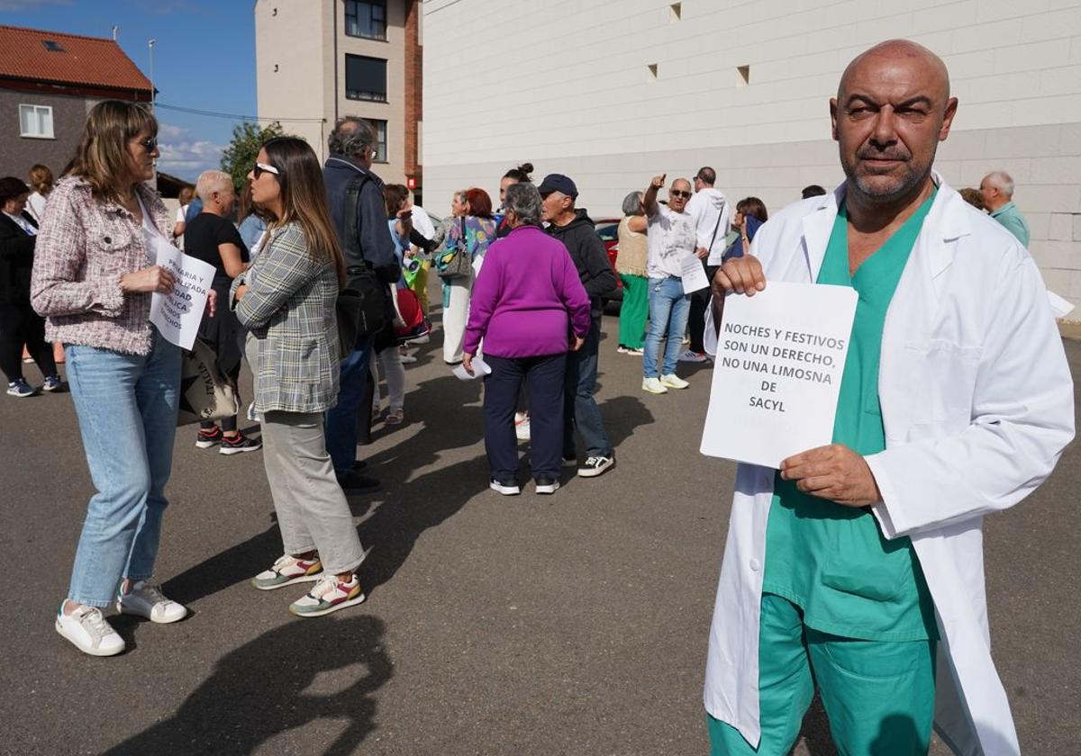 Los dos celadores encerrados en el centro de salud de Astorga.