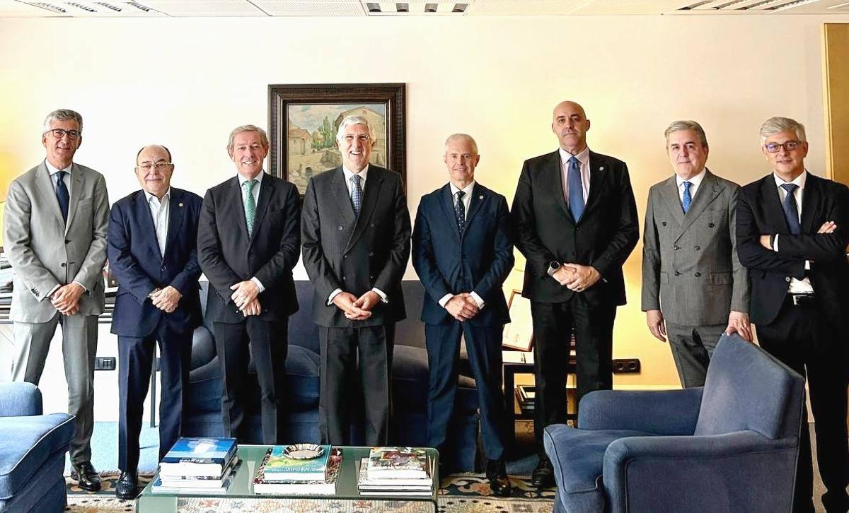 Representantes de las Cámaras de Comercio de Astorga, León y Zamora mantuvieron un encuentro con el embajador de Portugal