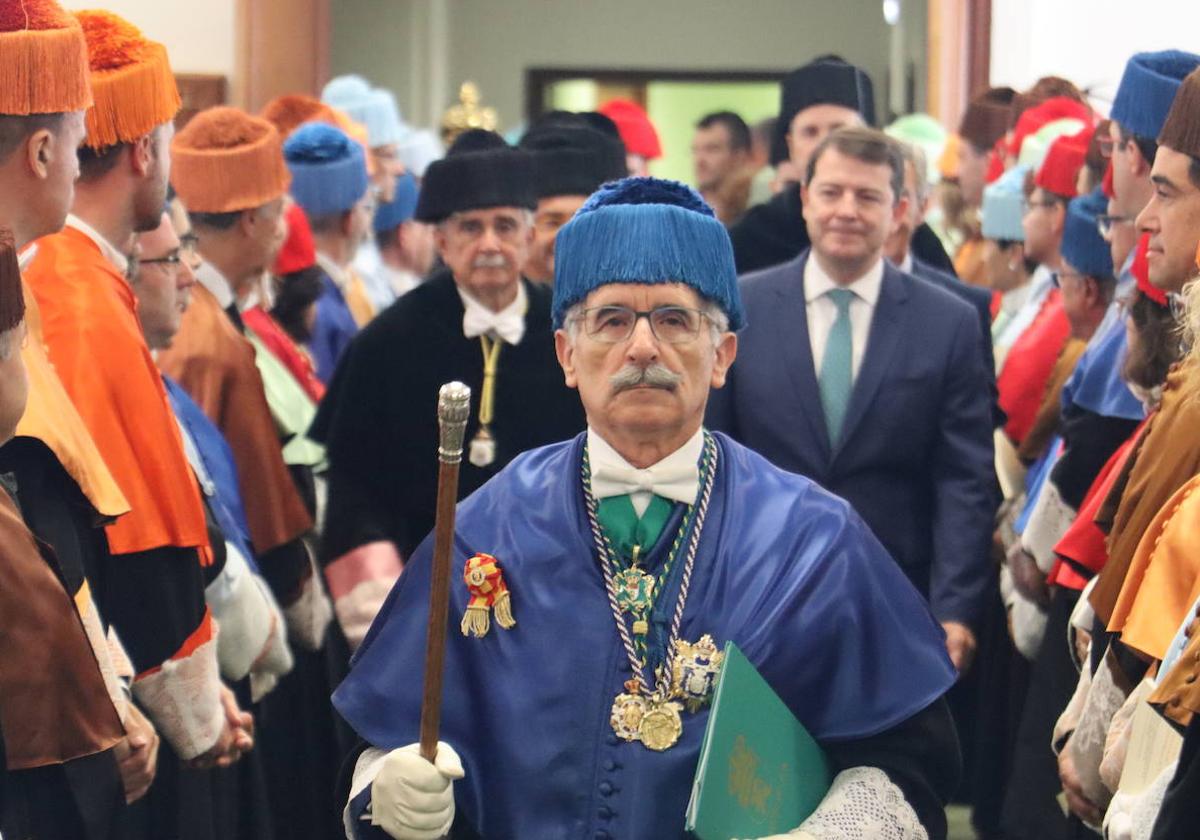 Estanislao de Luis Calabuig se despide como maestro de ceremonias de la ULE.