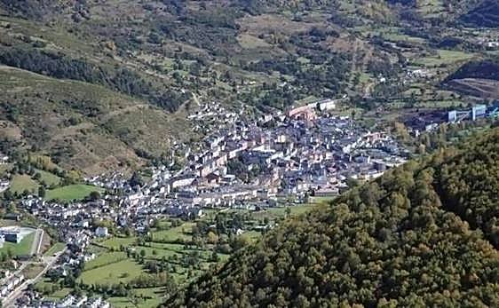 El COE construirá un centro deportivo en el centro de refugiados de Villablino