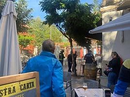 Un fuerte incendio afecta a un restaurante del centro de León