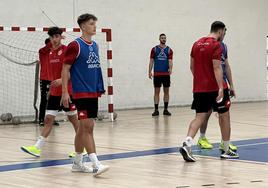 Imagen de un entrenamiento del Abanca Ademar en San Esteban.