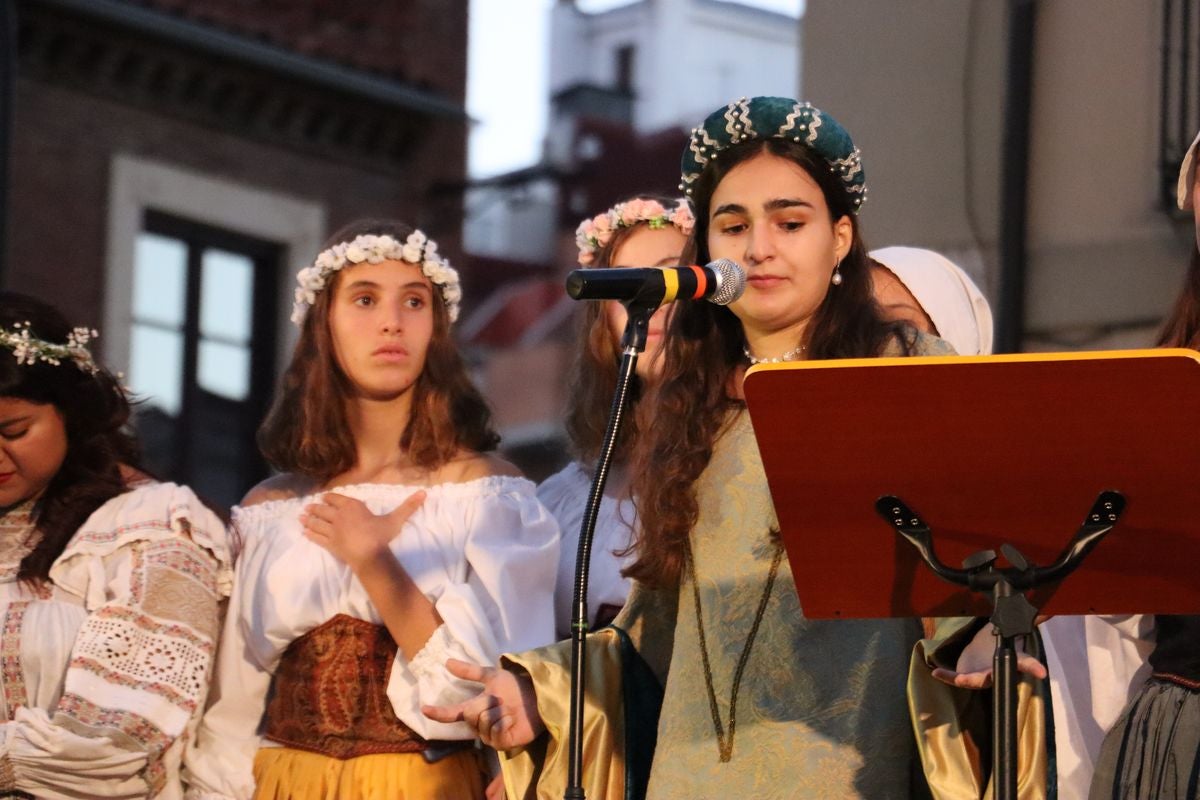 Doncellas como tributo