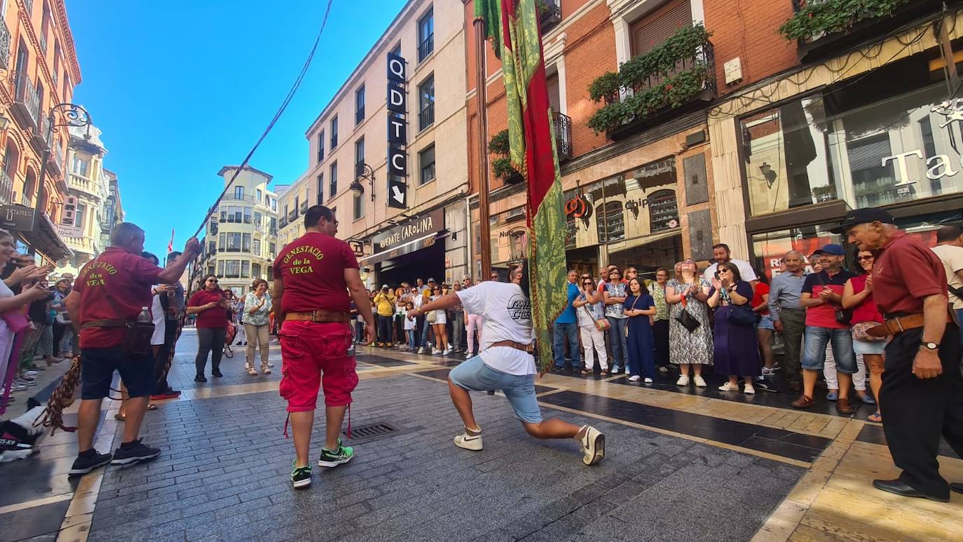 Desfile de pendones en León