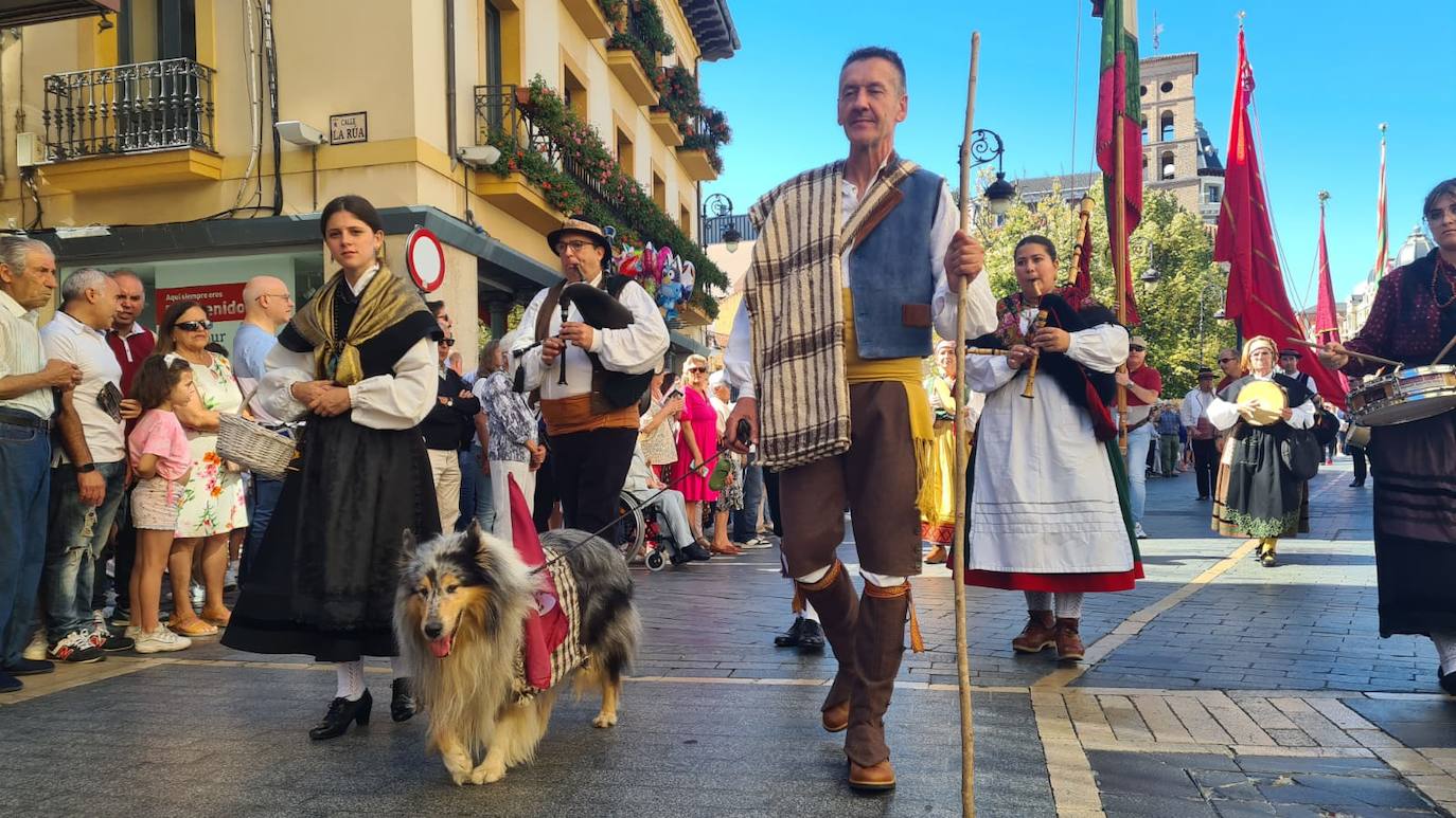 Desfile de pendones en León