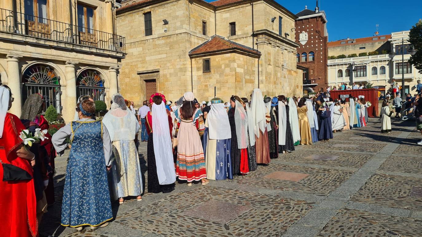 Ceremonia de las Cantaderas en la Catedral de León