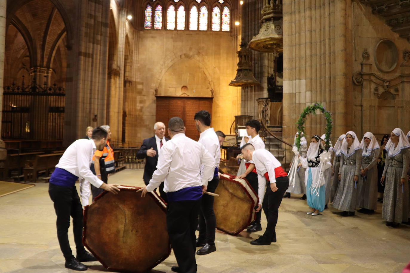 Ceremonia de las Cantaderas en la Catedral de León