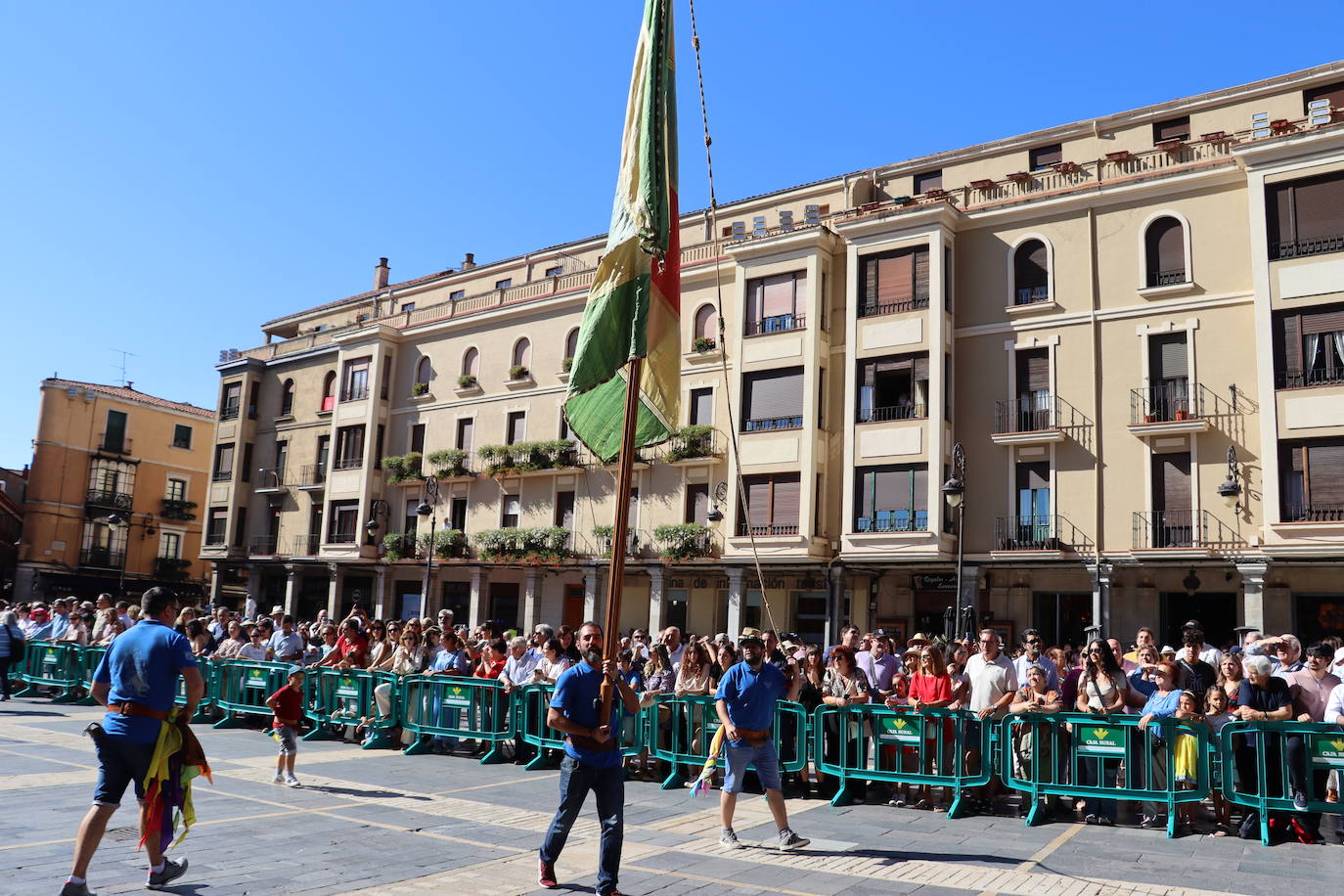 Desfile de pendones en León