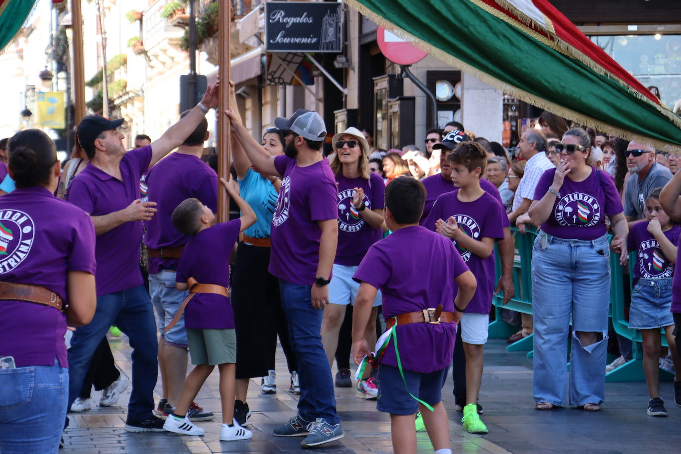 Desfile de pendones en León