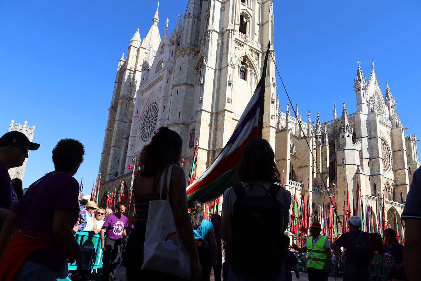 Desfile de pendones en León