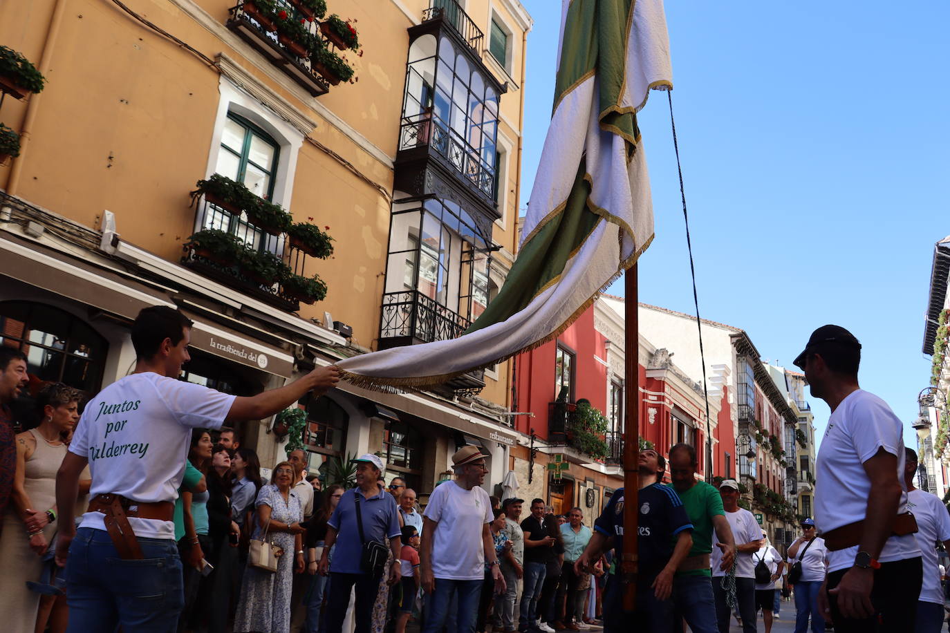 Desfile de pendones en León