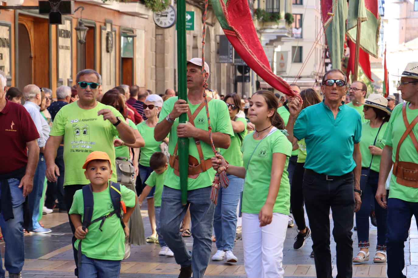 Desfile de pendones en León