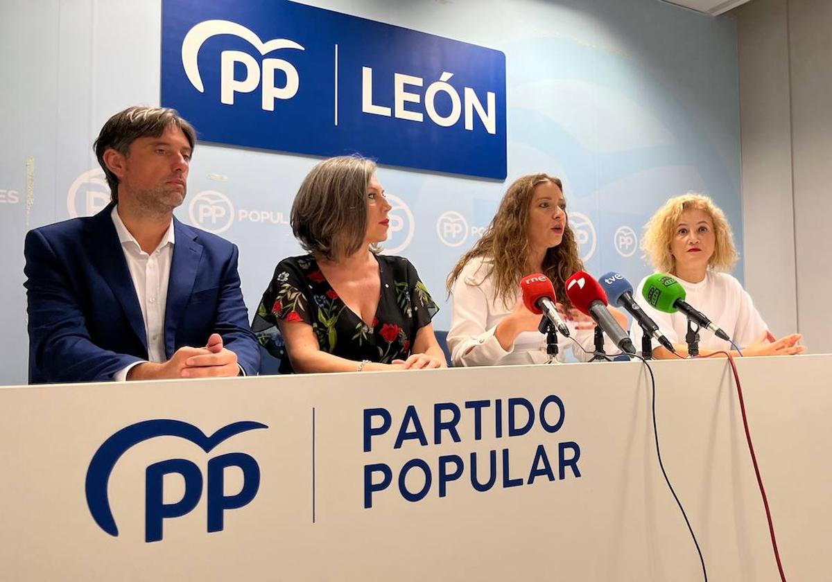 Rueda de prensa de los parlamentarios del PP de León.