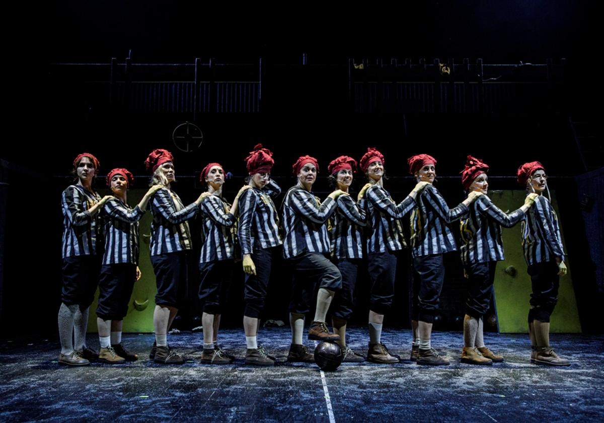 Ladies football club de la compañía Barco Pirata.