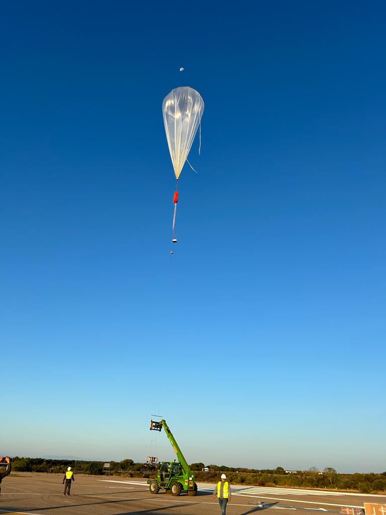 .Microsatélite lanzado a 25.000 metros de altura.