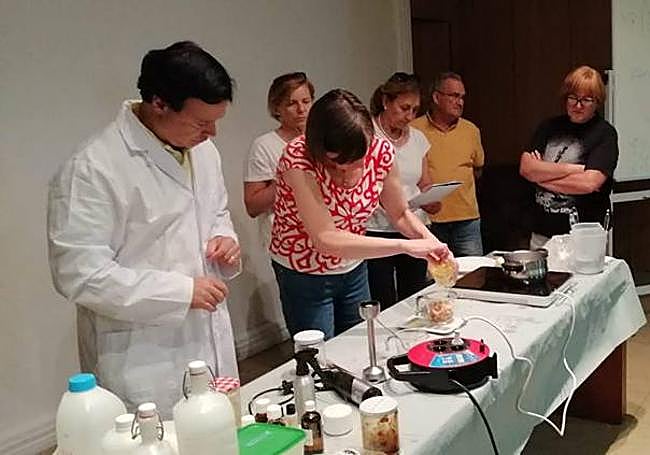Prácticas realizadas en el curso de cosmética apícola celebrado en Pola de Gordón en el año 2020