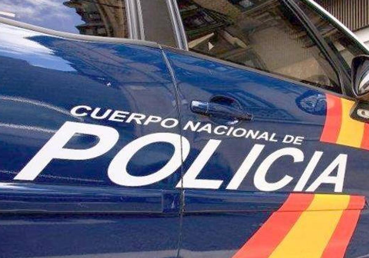 Una patrulla de la Policía Nacional identificó a la presunta pareja de ladrones.