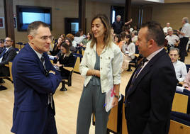 El presidente de Fecyljar, Ángel Aranzana, y la directora general de Familia, Esperanza Vázquez. durante la inauguración del I Congreso sobre Salud Mental y Adicciones en Jóvenes de la Federación Castellano y Leonesa de Jugadores de Azar Rehabilitados