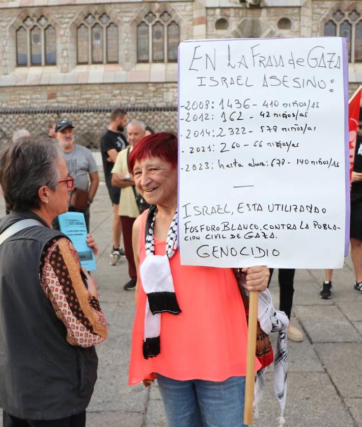 Imagen secundaria 2 - Algunos momentos de la manifestación.