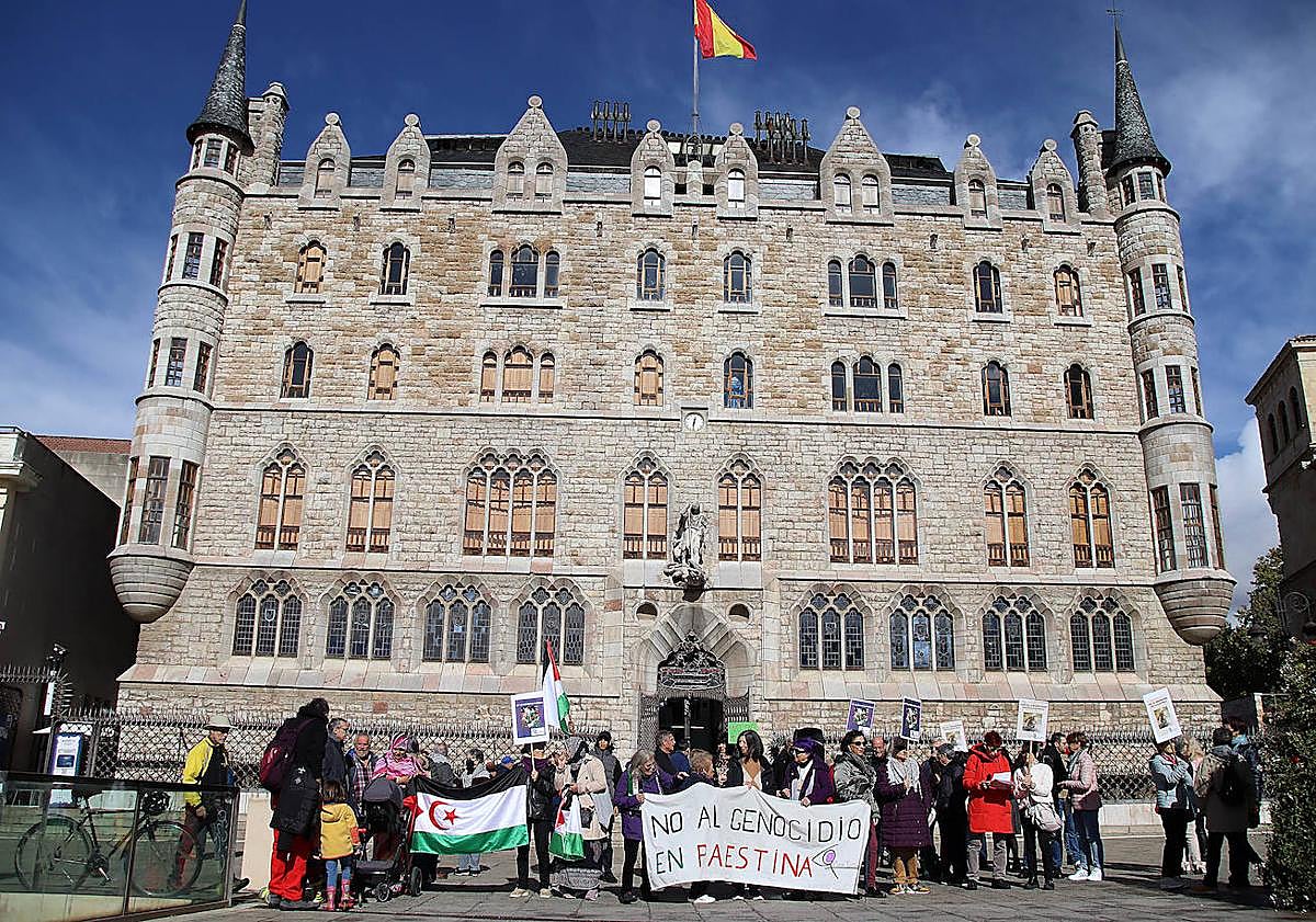 Imagen principal - Diferentes momentos de la concentración en Botines. 