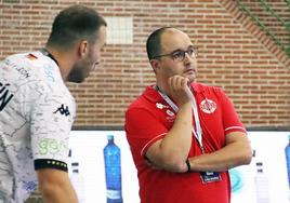 Dani Gordo, entrenador del Abanca Ademar, en un partido de esta temporada.