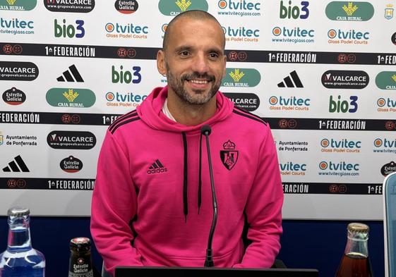 Yuri, capitán de la Deportiva, en la sala de prensa de El Toralín este miércoles