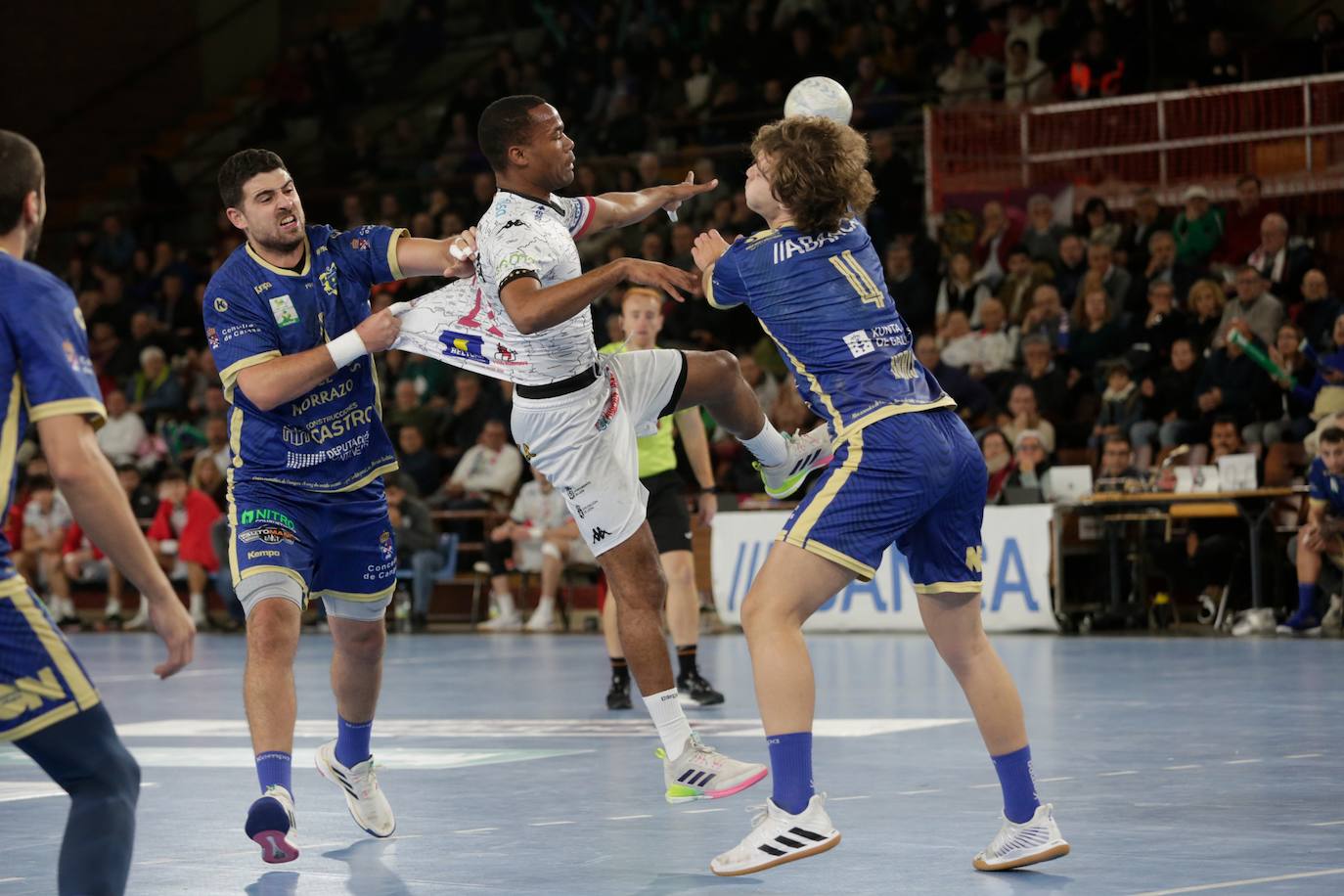 Las mejores imágenes del Ademar - Balonmano Cangas