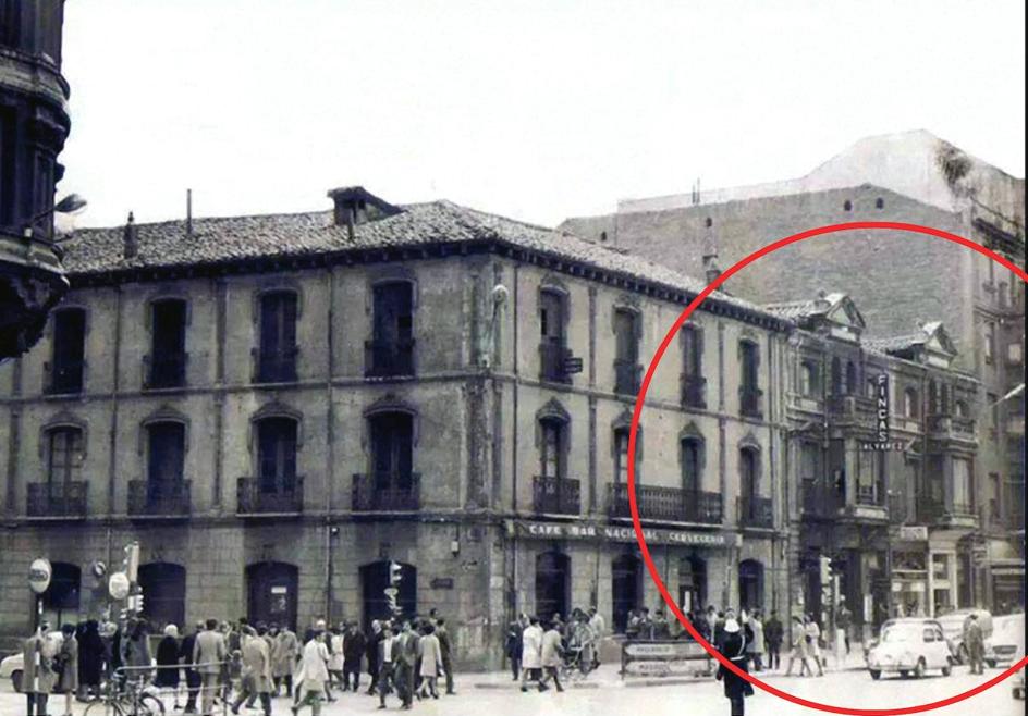 Esquina de Independencia con Ordoño II y a la izquierda el Roldán. En el círculo, las CasasGemelas de Ordoño II / 1926-1940