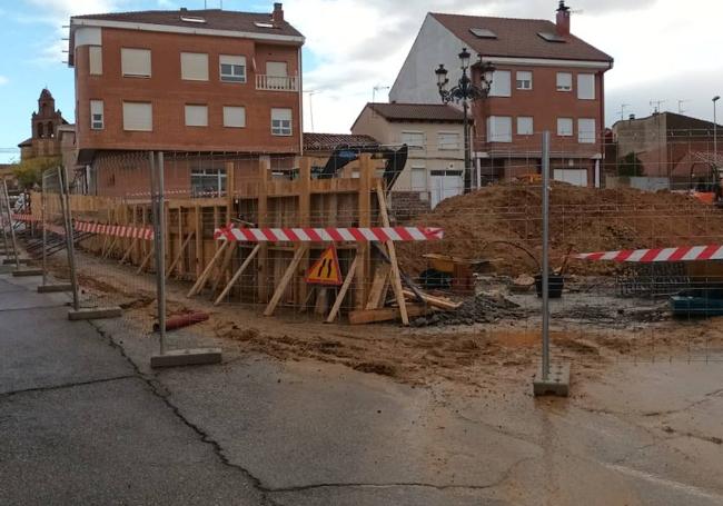 Obras de remodelación de la Plaza Mayor de Navatejera.