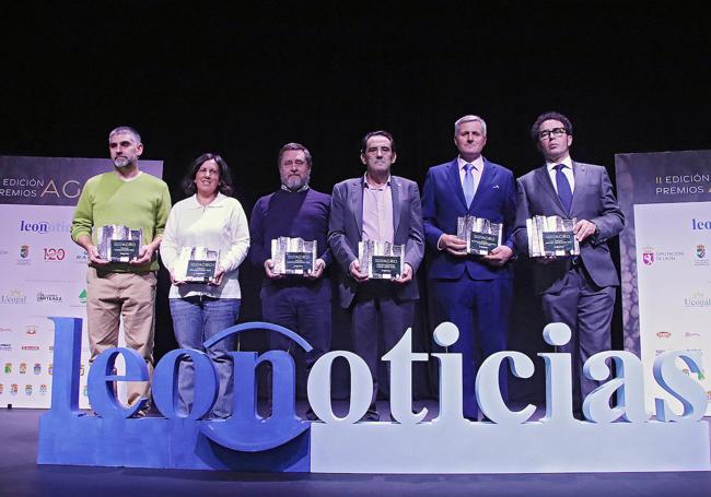 Foto de familia de los premiados en los premios Agro.