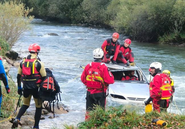 Prueba de rescate y salvamento en el río Esla a la altura de Sabero.