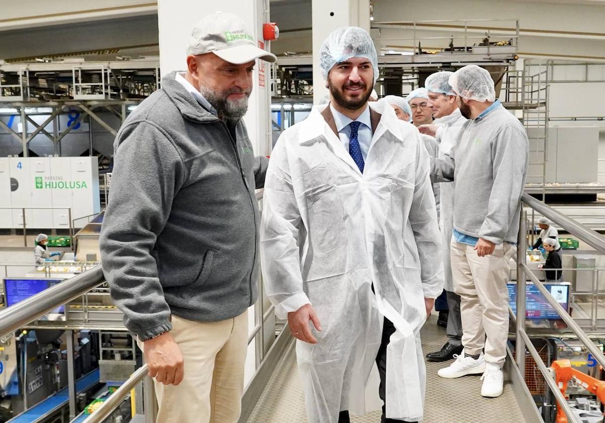 El vicepresidente de la Junta, Juan García-Gallardo, visita la fábrica Patatas Hijolusa en Ribaseca