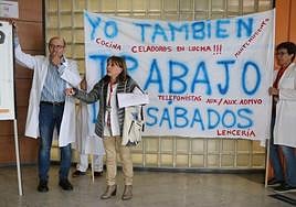 Trabajadores de Sacyl en la concentración a las puertas del Hospital de León el pasado jueves 26 de octubre.