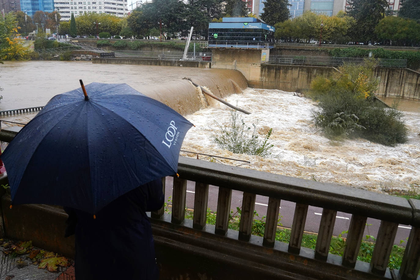Temporal de viento y lluvia en León